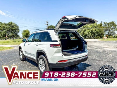 2025 Jeep Grand Cherokee GRAND CHEROKEE LAREDO X 4X4