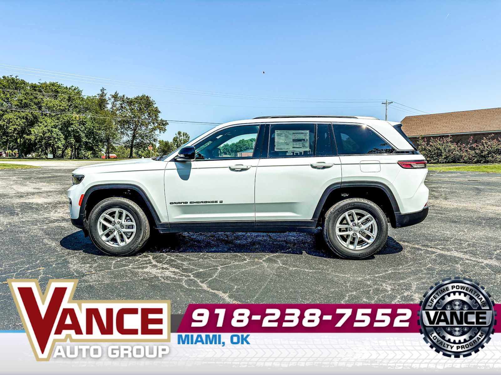 2025 Jeep Grand Cherokee GRAND CHEROKEE LAREDO X 4X4