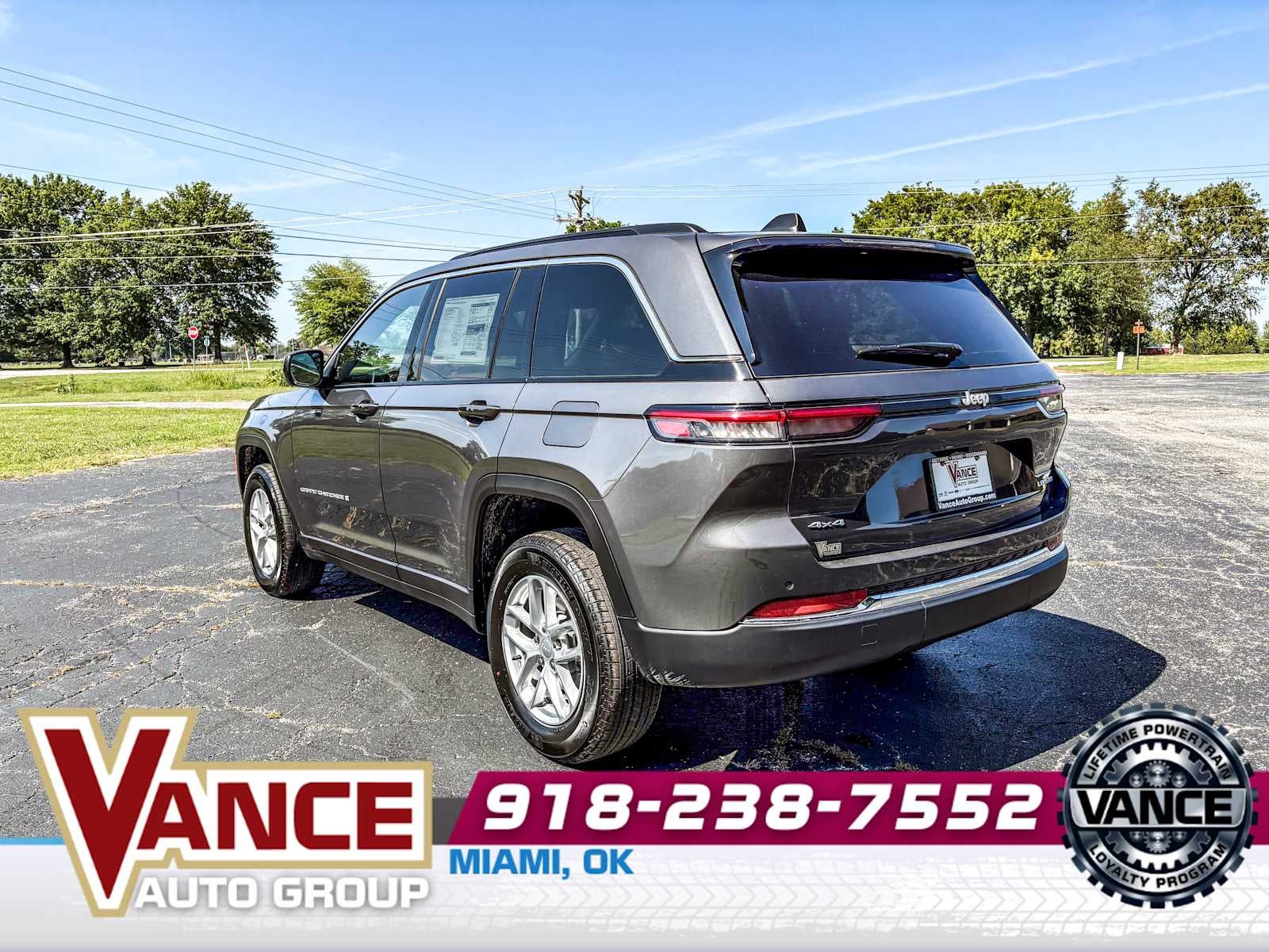 2025 Jeep Grand Cherokee GRAND CHEROKEE LAREDO X 4X4