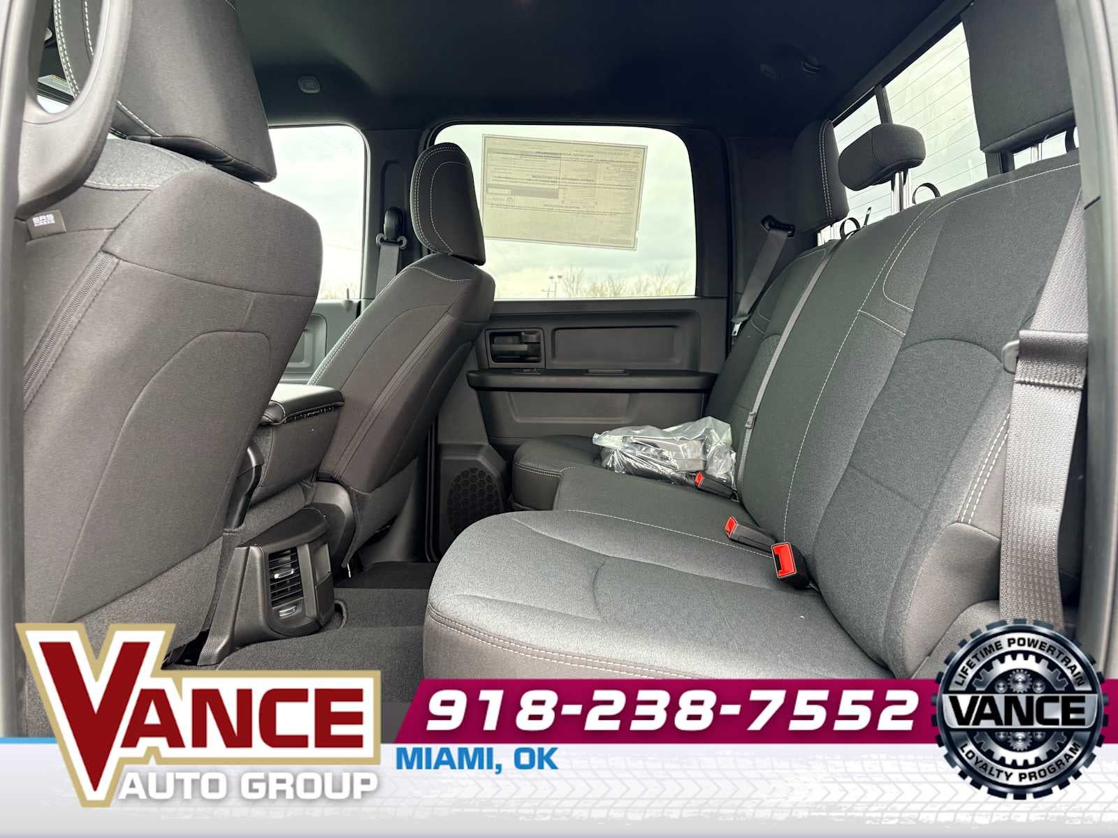 2026 RAM Ram 2500 RAM 2500 BLACK EXPRESS CREW CAB 4X4 6'4' BOX