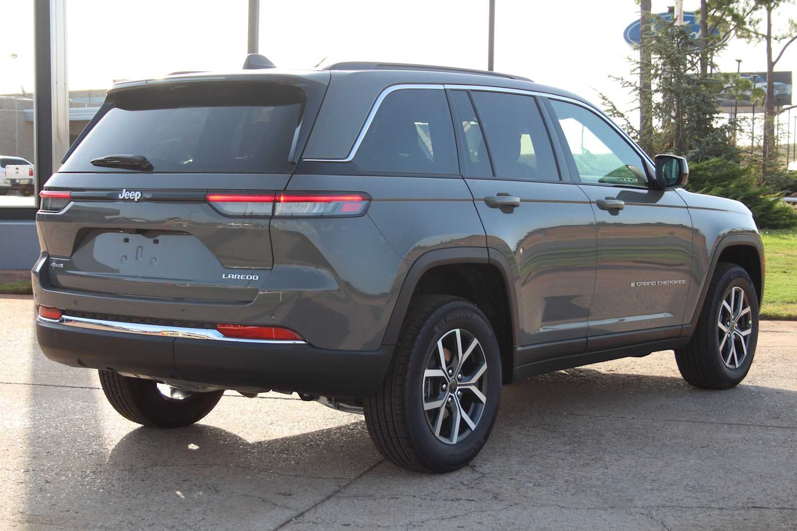 2027 Jeep Grand Cherokee Laredo X