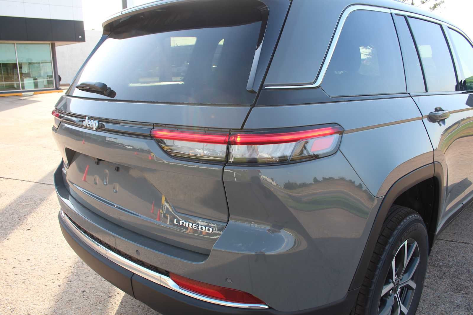 2027 Jeep Grand Cherokee Laredo X