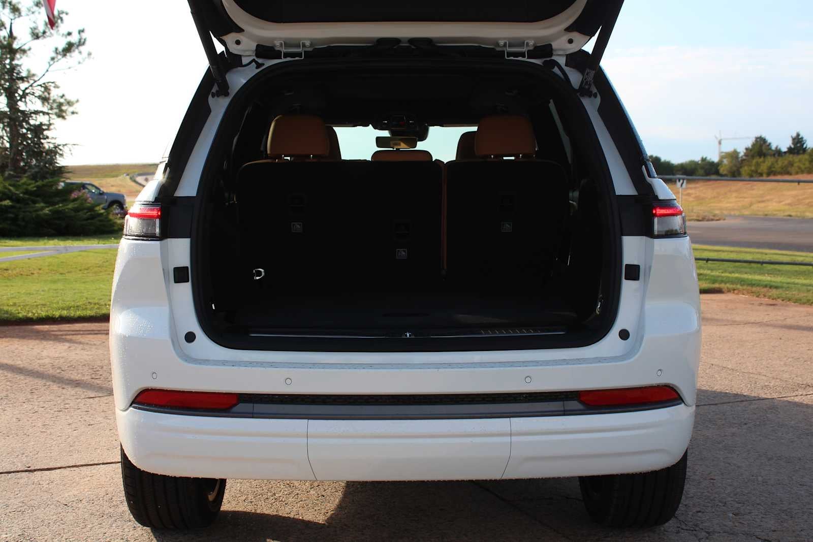 2027 Jeep Grand Cherokee Summit