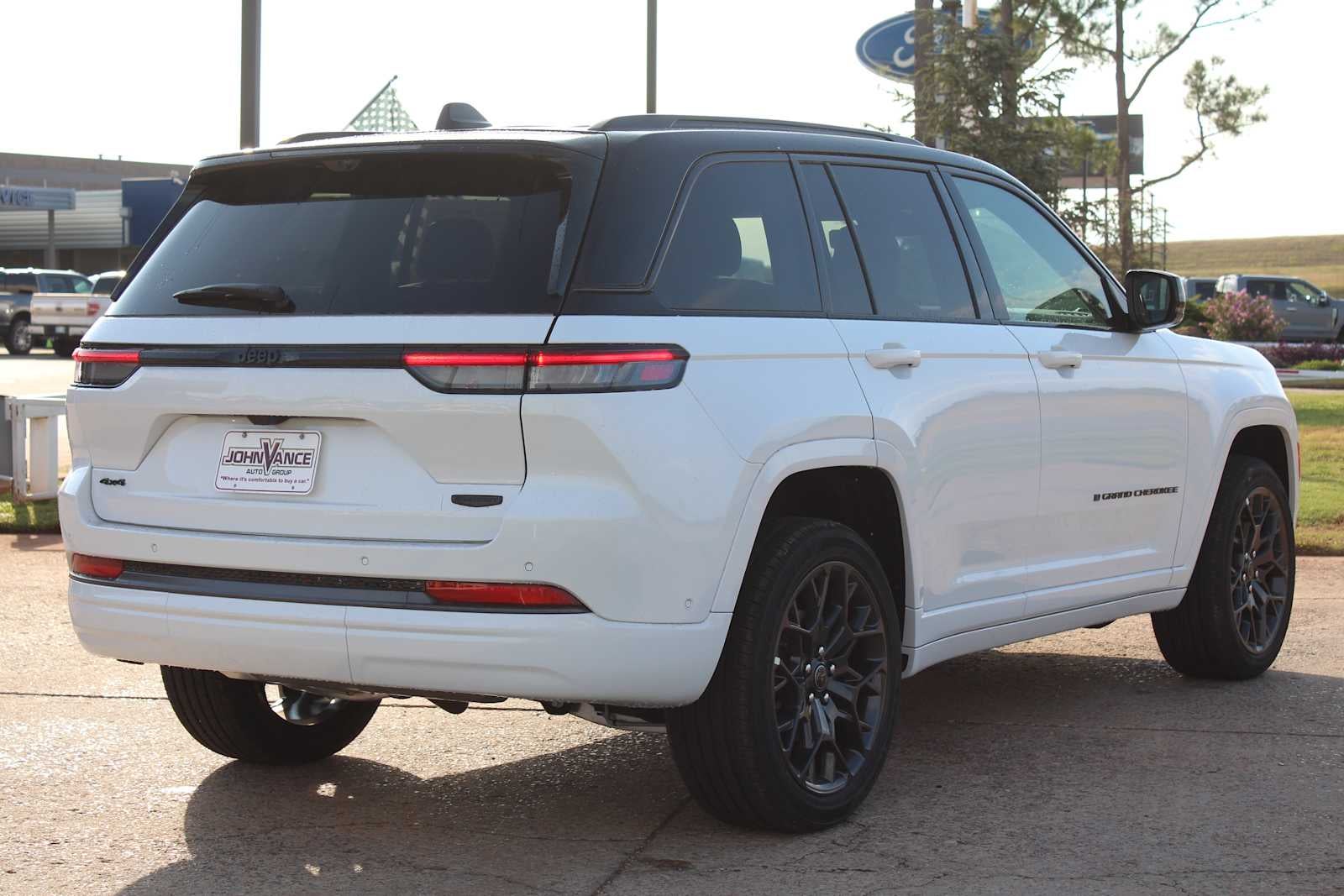 2027 Jeep Grand Cherokee Summit