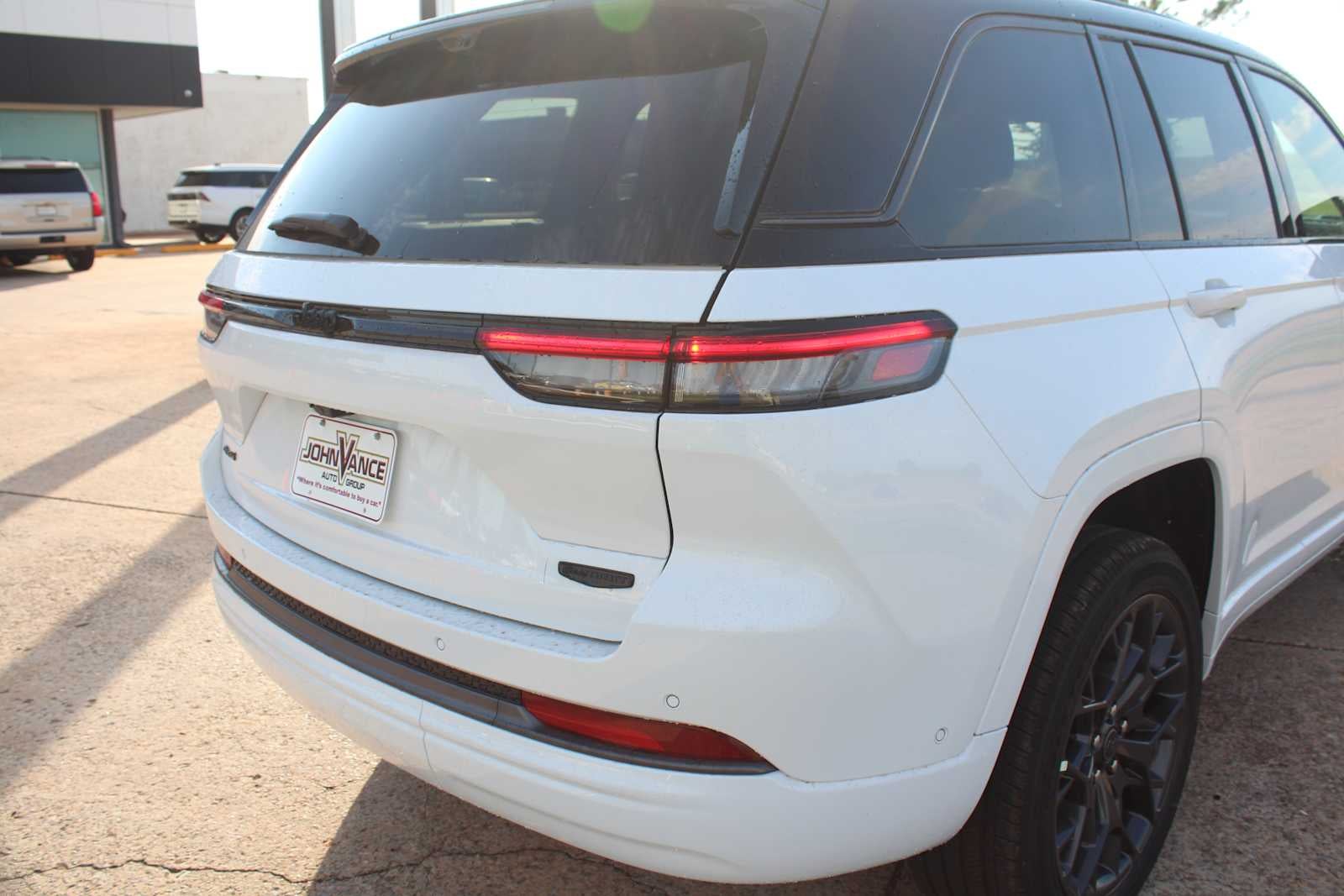 2027 Jeep Grand Cherokee Summit
