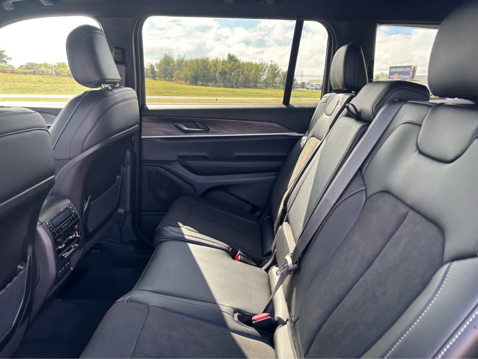 2027 Jeep Grand Cherokee L Laredo Altitude
