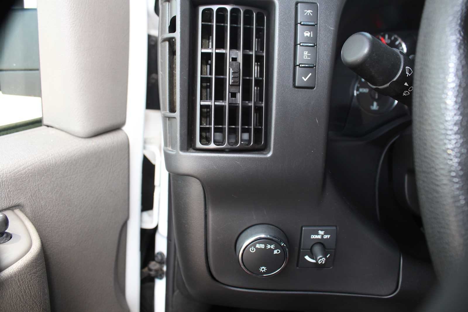 2025 Chevrolet Express Passenger LT