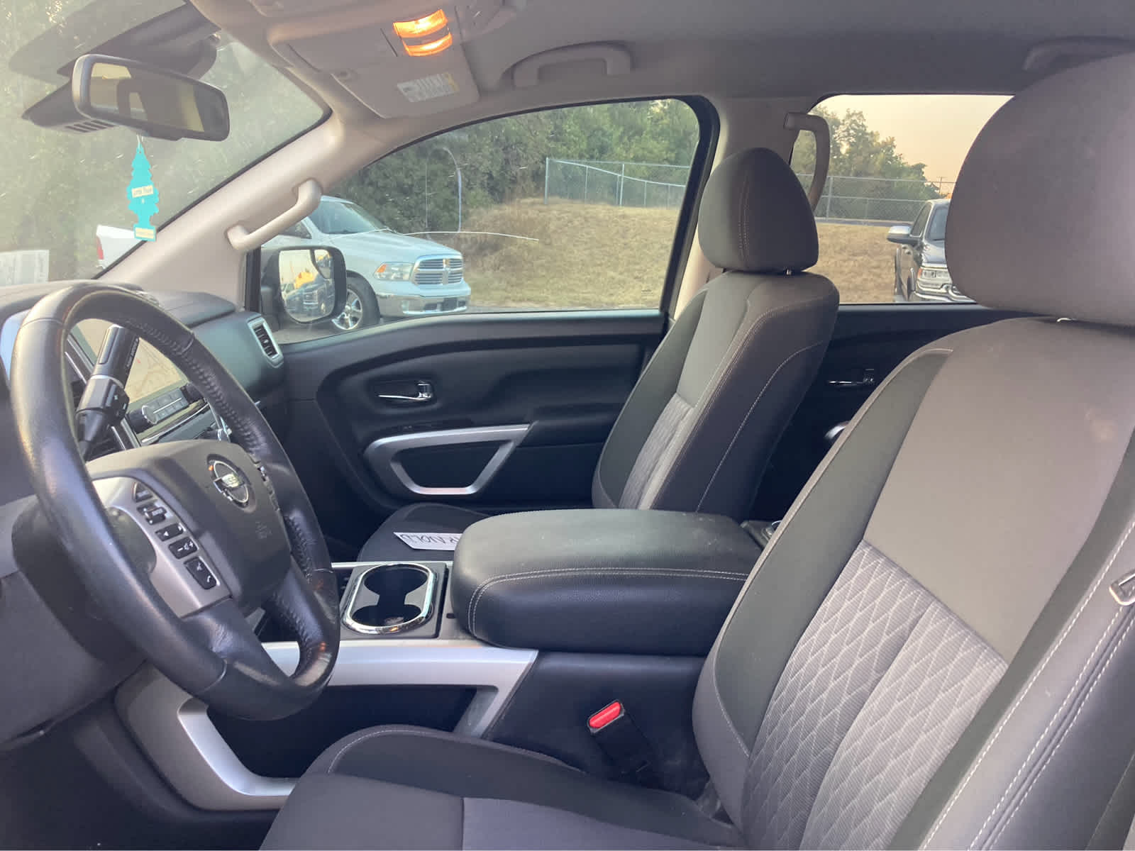 2020 Nissan TITAN SV