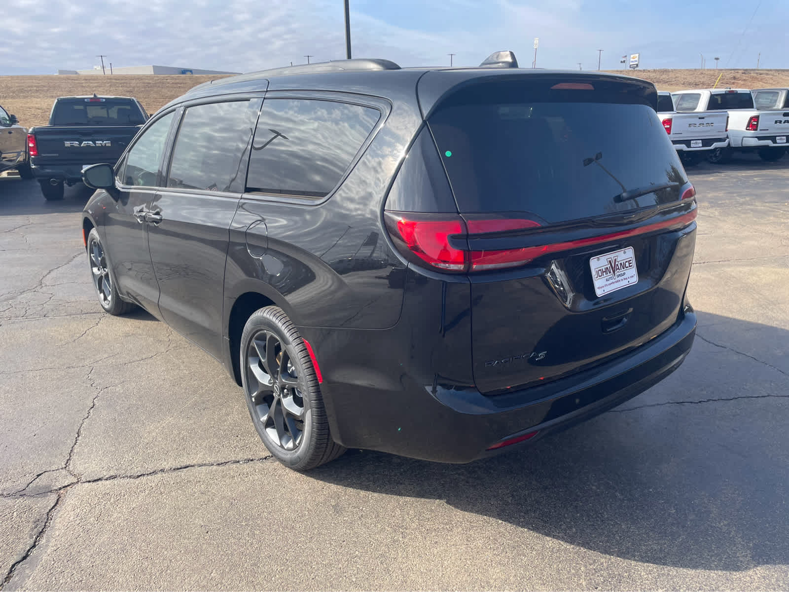 2026 Chrysler Pacifica Select