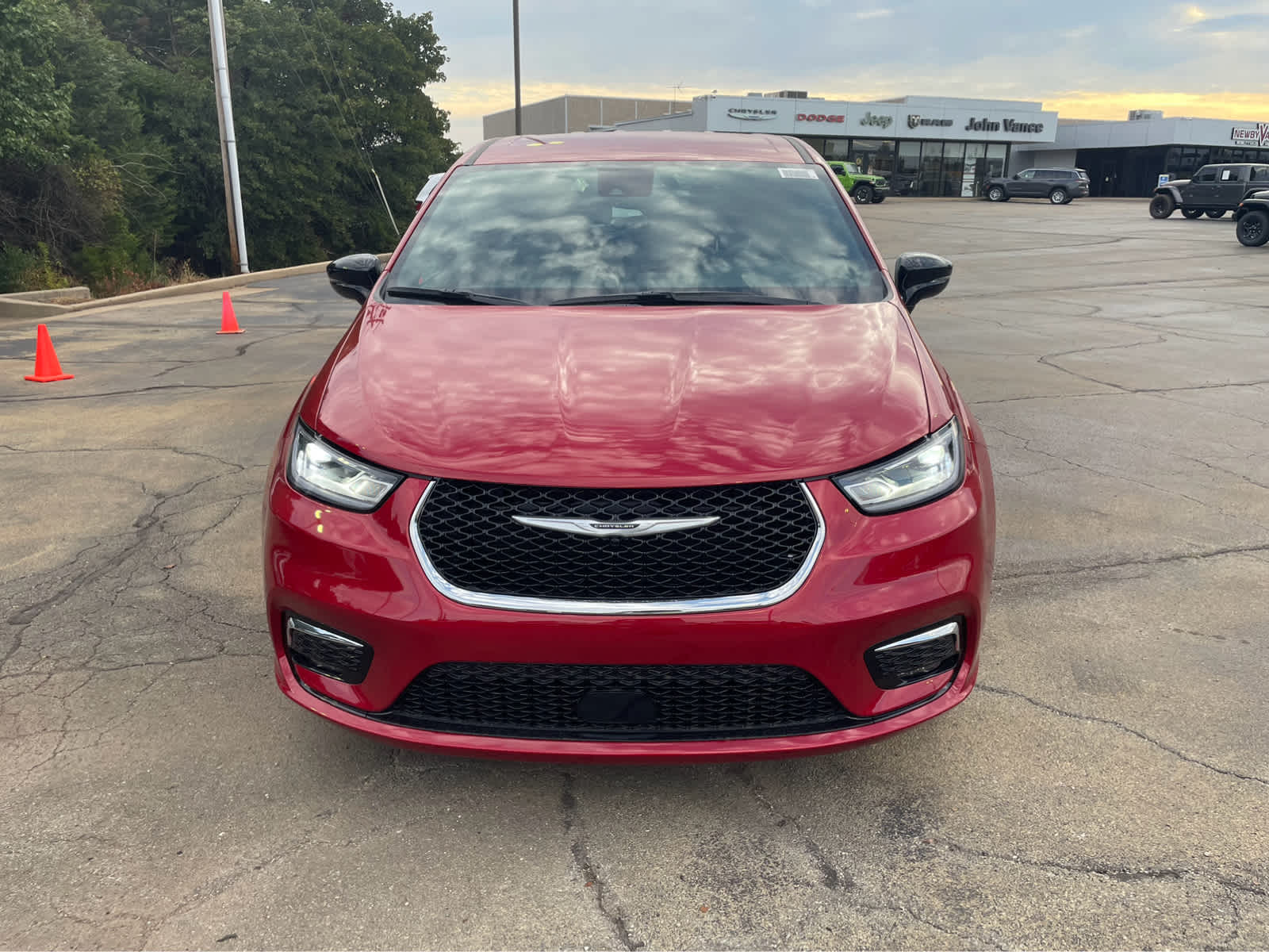 2026 Chrysler Pacifica Select