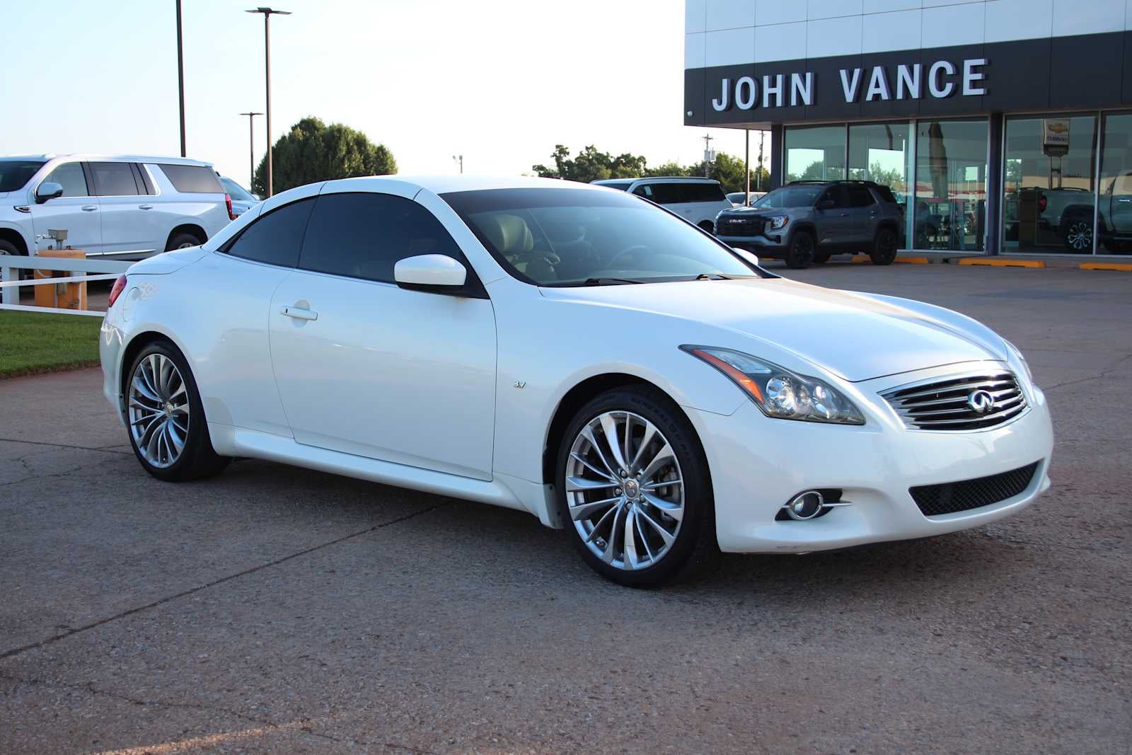 2014 INFINITI Q60 Convertible 2dr