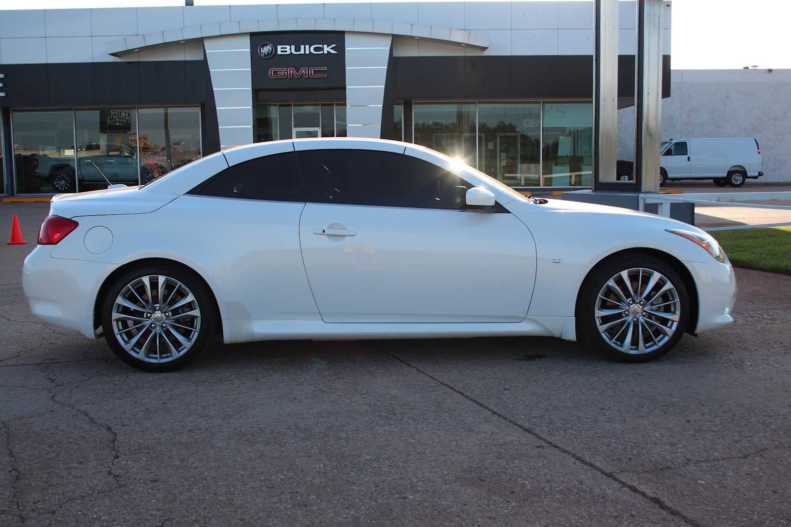 2014 INFINITI Q60 Convertible 2dr