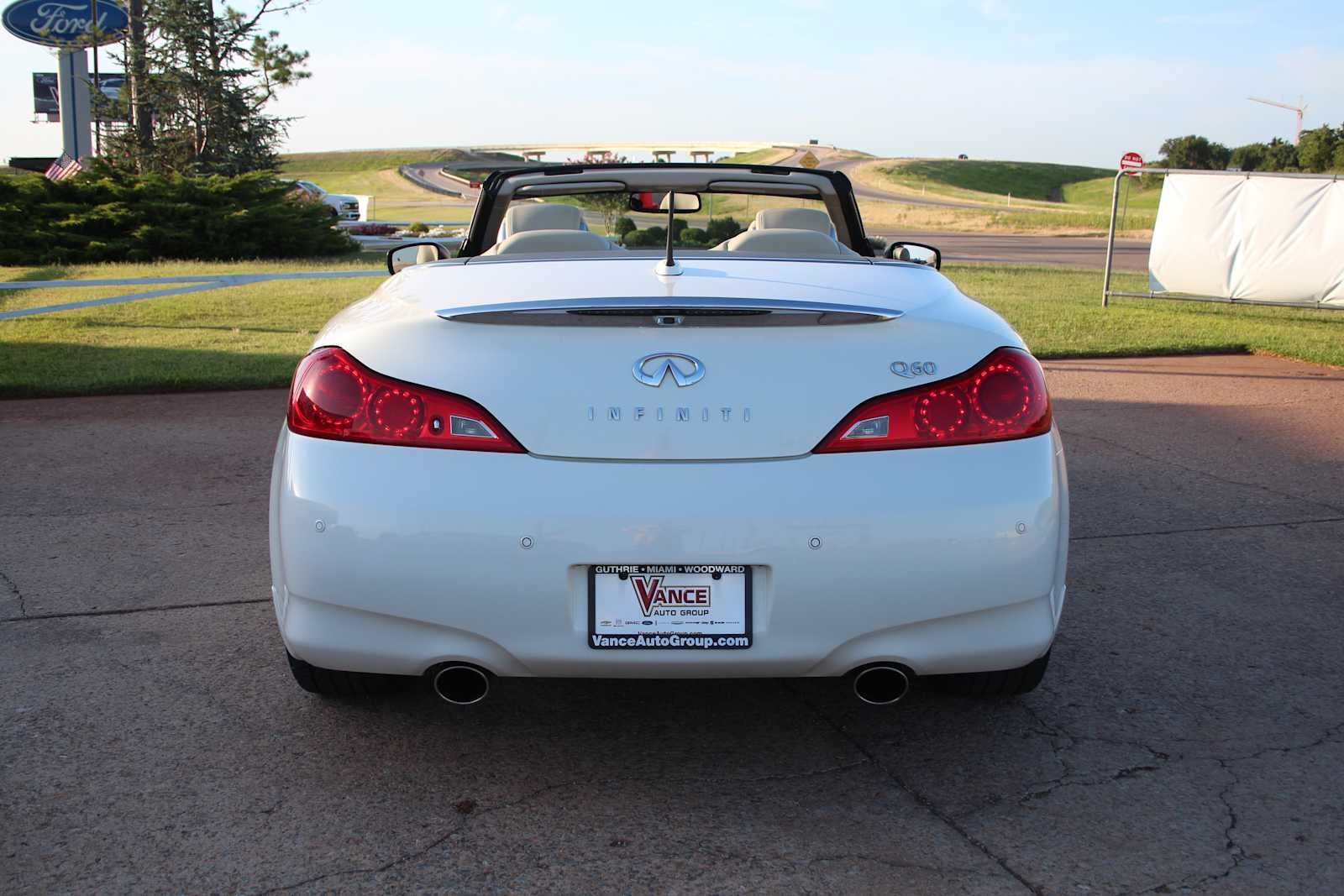 2014 INFINITI Q60 Convertible Base