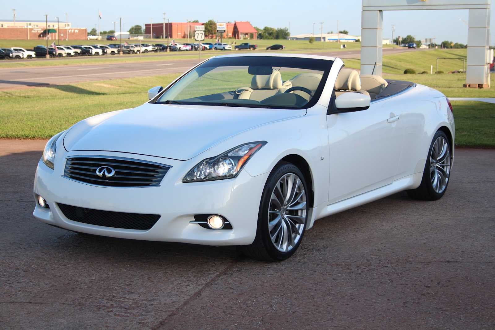 2014 INFINITI Q60 Convertible Base