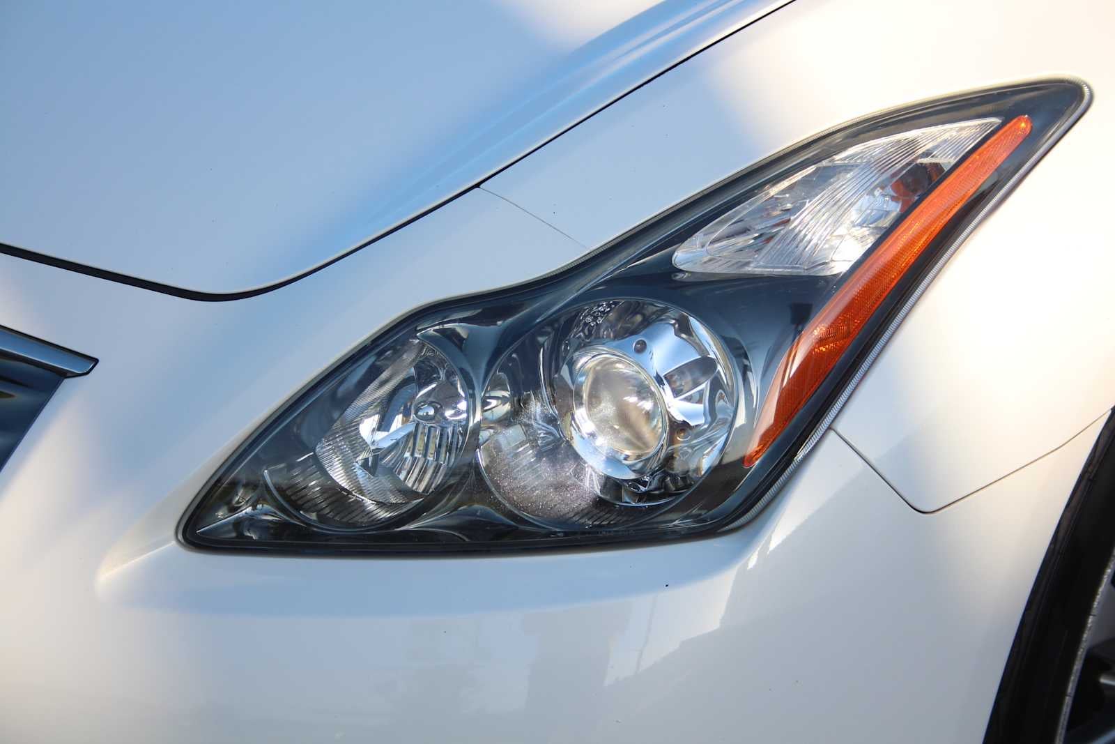 2014 INFINITI Q60 Convertible Base