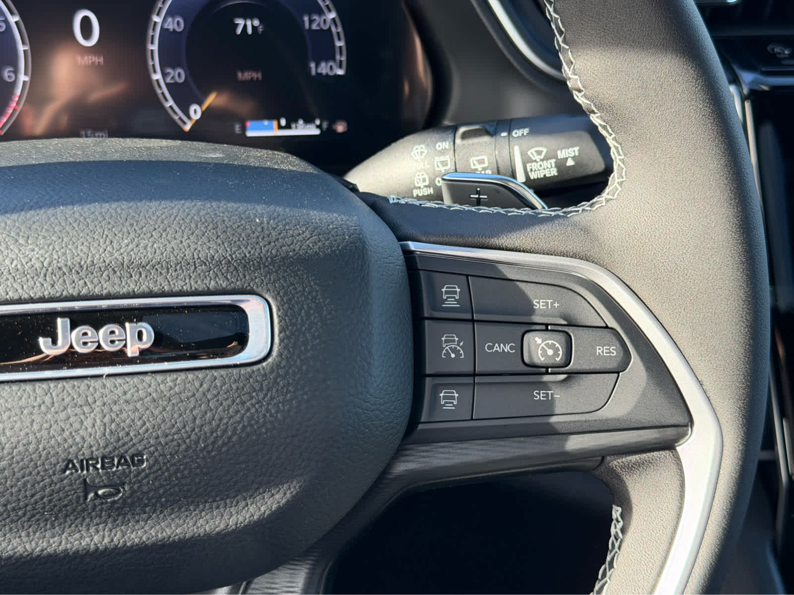 2025 Jeep Grand Cherokee GRAND CHEROKEE LAREDO X 4X4