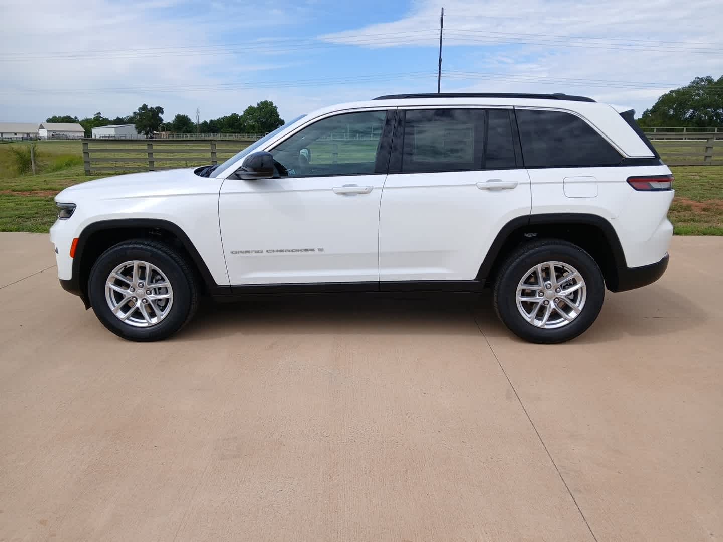 2026 Jeep Grand Cherokee GRAND CHEROKEE LAREDO X 4X4