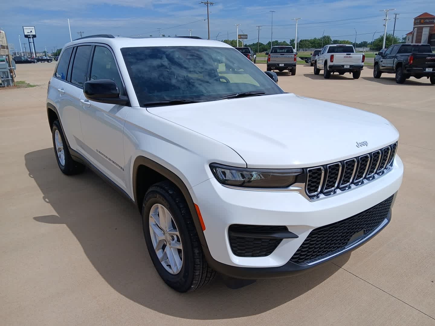 2026 Jeep Grand Cherokee GRAND CHEROKEE LAREDO X 4X4