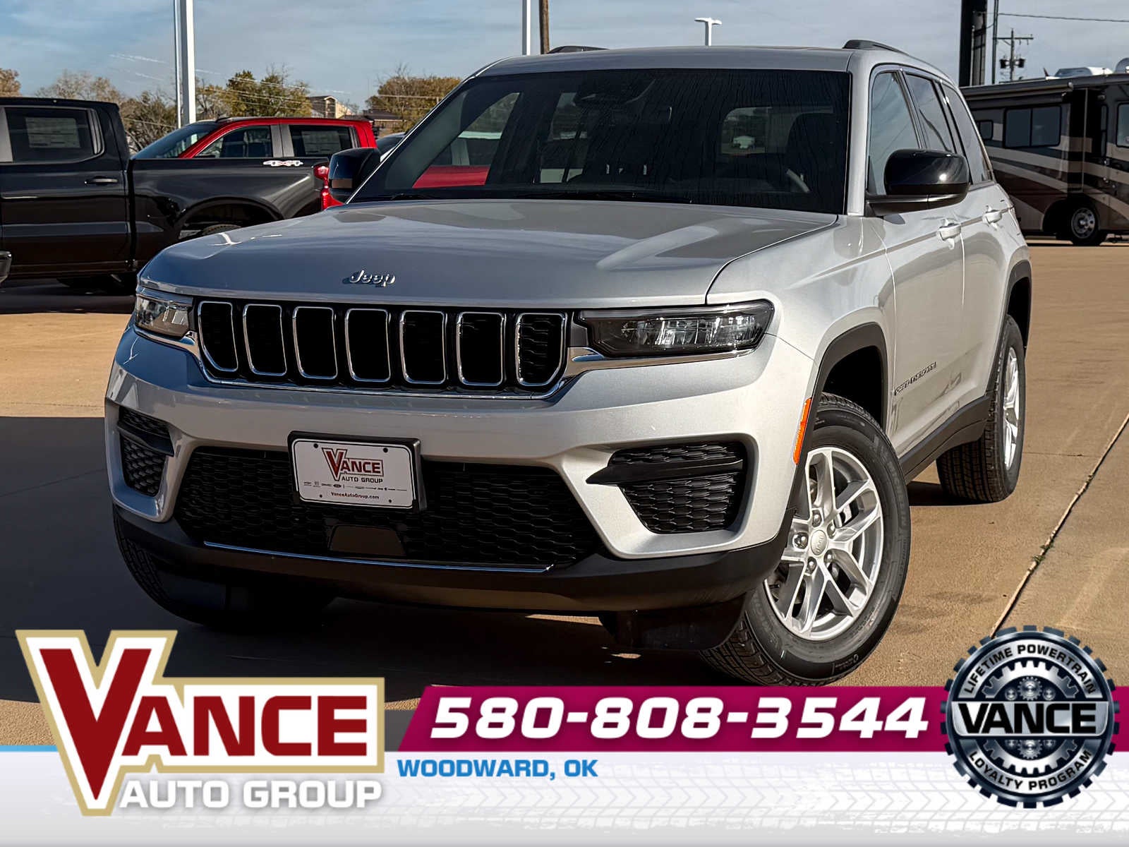 2025 Jeep Grand Cherokee GRAND CHEROKEE LAREDO X 4X4