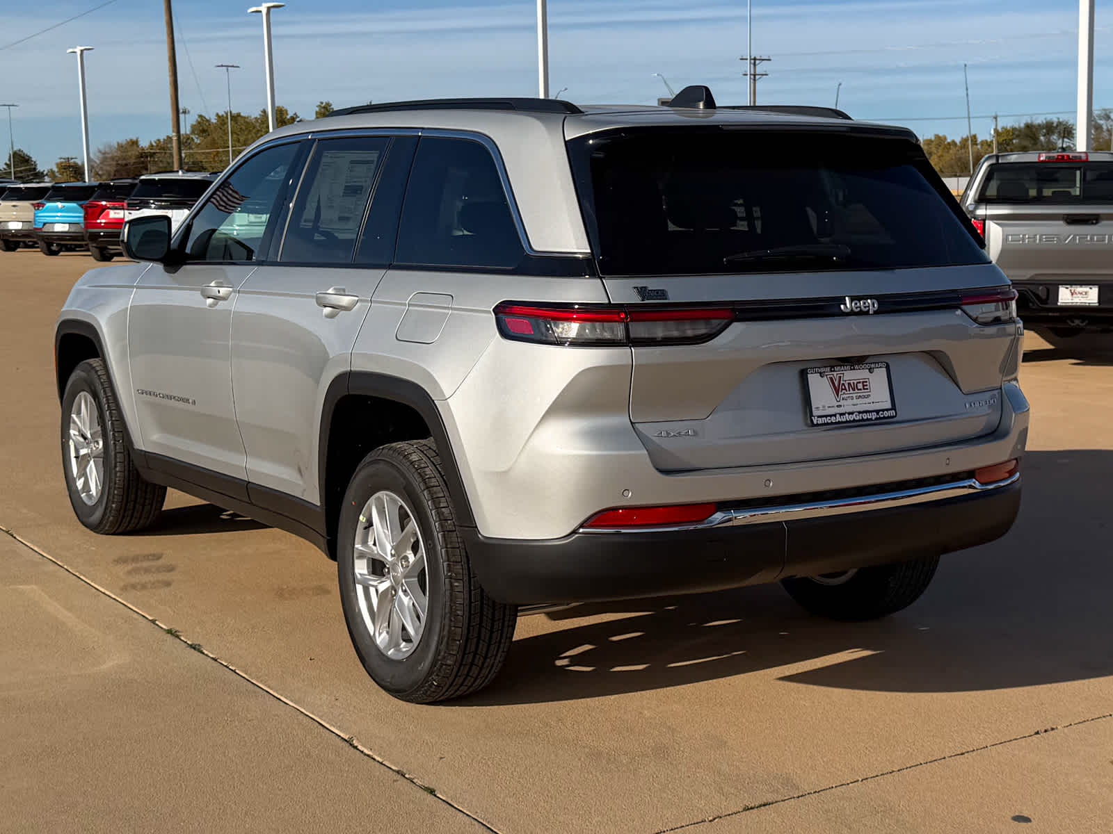 2025 Jeep Grand Cherokee GRAND CHEROKEE LAREDO X 4X4