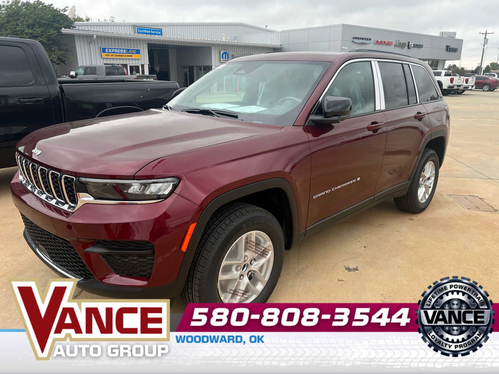 2025 Jeep Grand Cherokee GRAND CHEROKEE LAREDO X 4X4