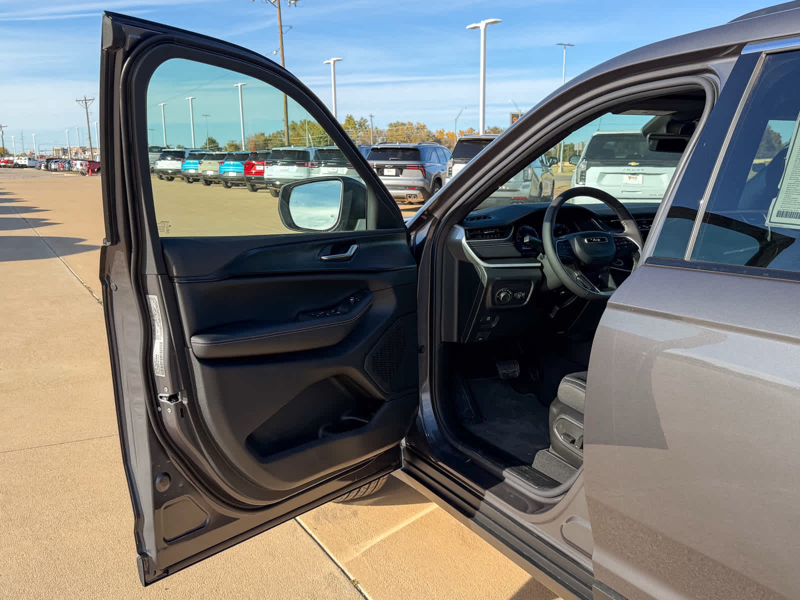 2025 Jeep Grand Cherokee L GRAND CHEROKEE L LAREDO X 4X4