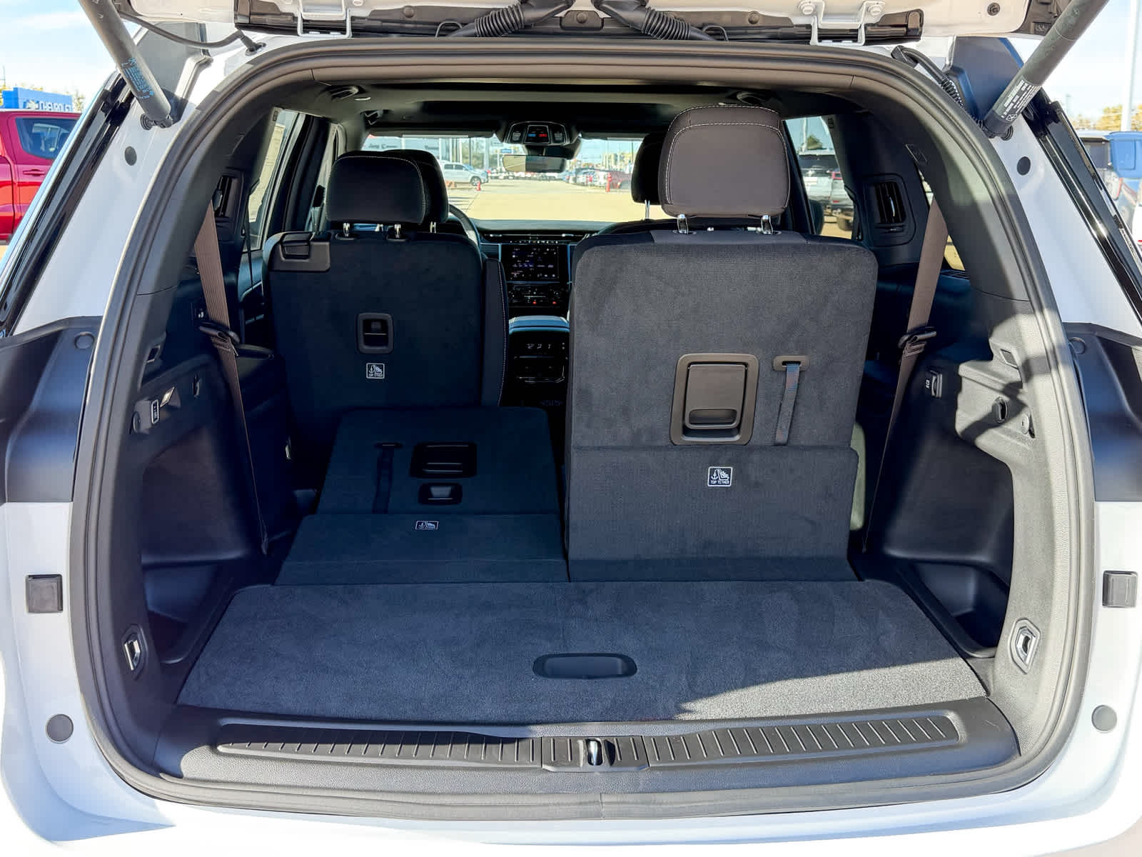 2025 Jeep Grand Cherokee L GRAND CHEROKEE L LAREDO X 4X4