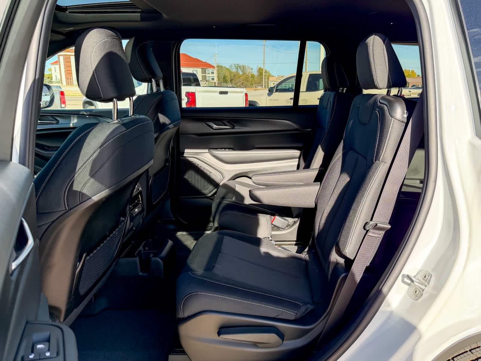 2025 Jeep Grand Cherokee L GRAND CHEROKEE L LAREDO X 4X4