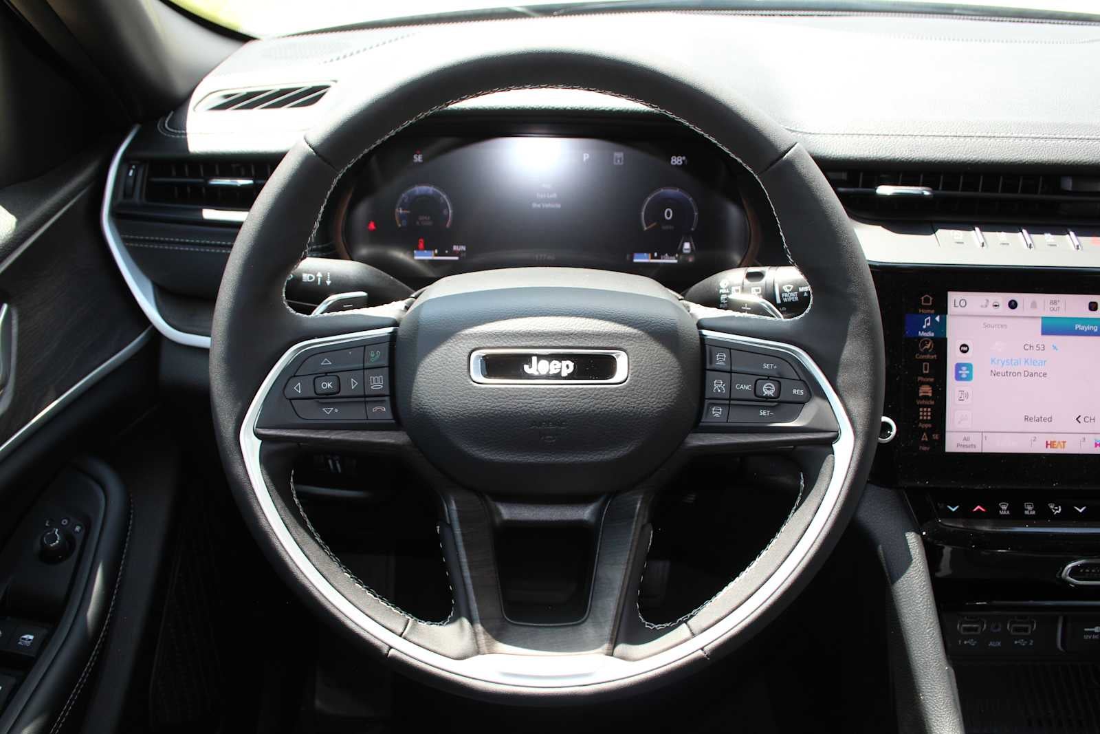2026 Jeep Grand Cherokee L GRAND CHEROKEE L LAREDO ALTITUDE 4X4