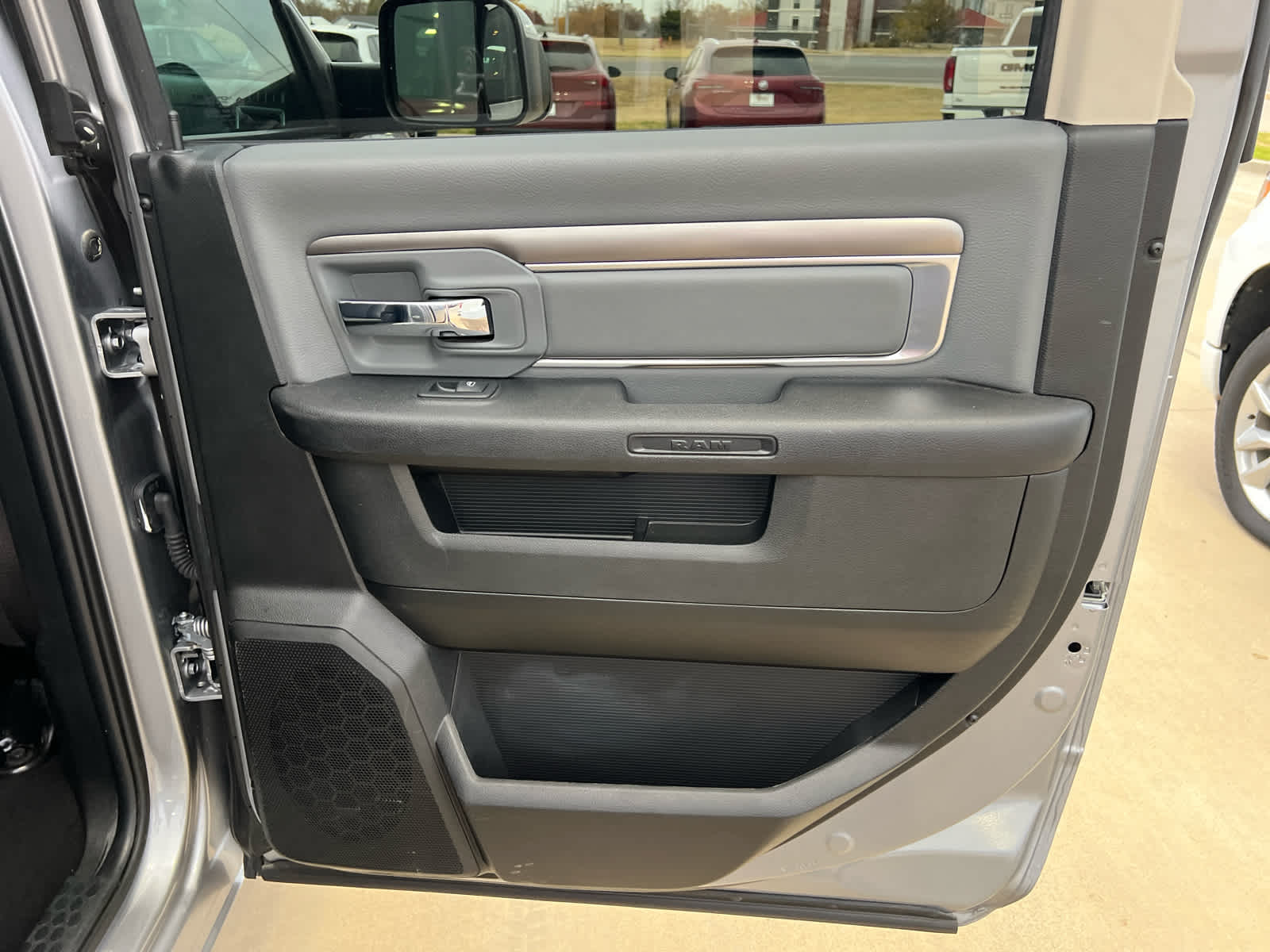 2023 RAM Ram 1500 Classic SLT Crew Cab 4x4 5'7' Box