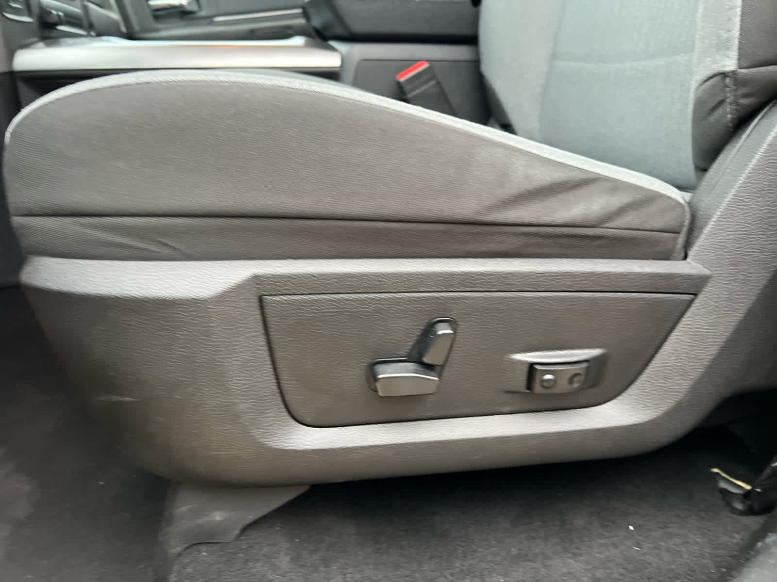 2023 RAM Ram 1500 Classic SLT Crew Cab 4x4 5'7' Box