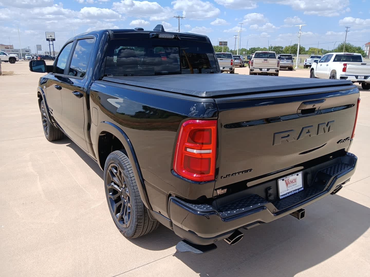 2026 RAM Ram 1500 RAM 1500 LIMITED CREW CAB 4X4 5'7' BOX
