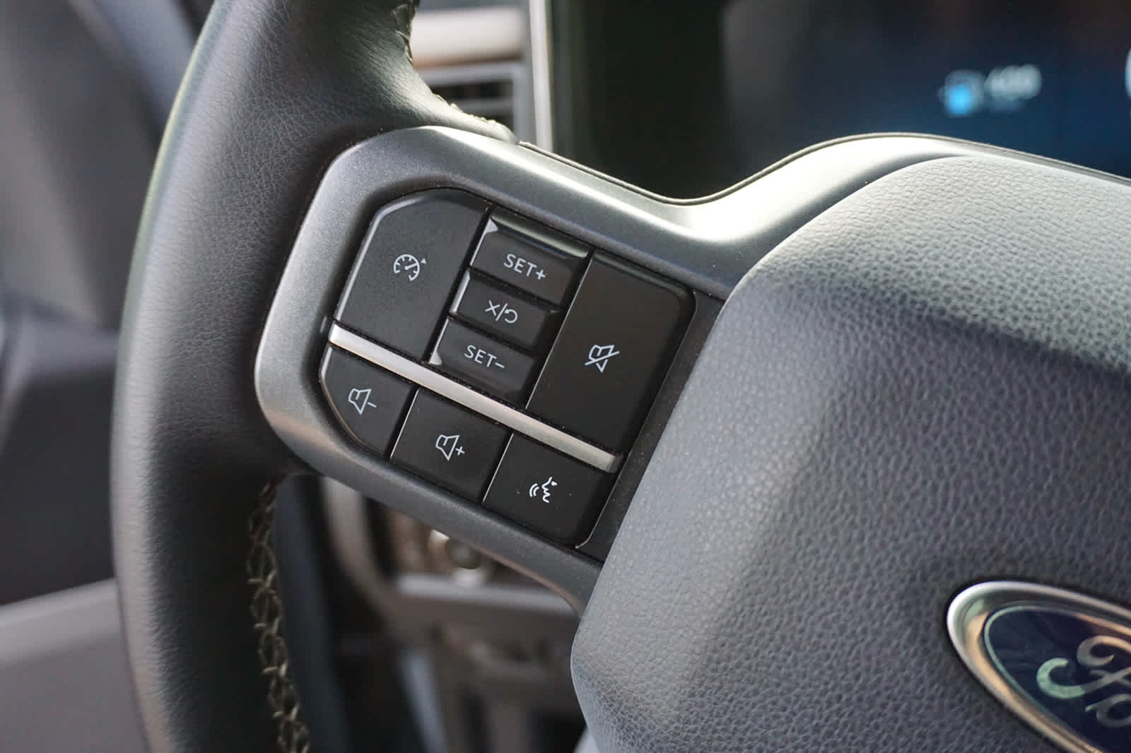 2025 Ford Super Duty F-350 DRW Pickup LARIAT