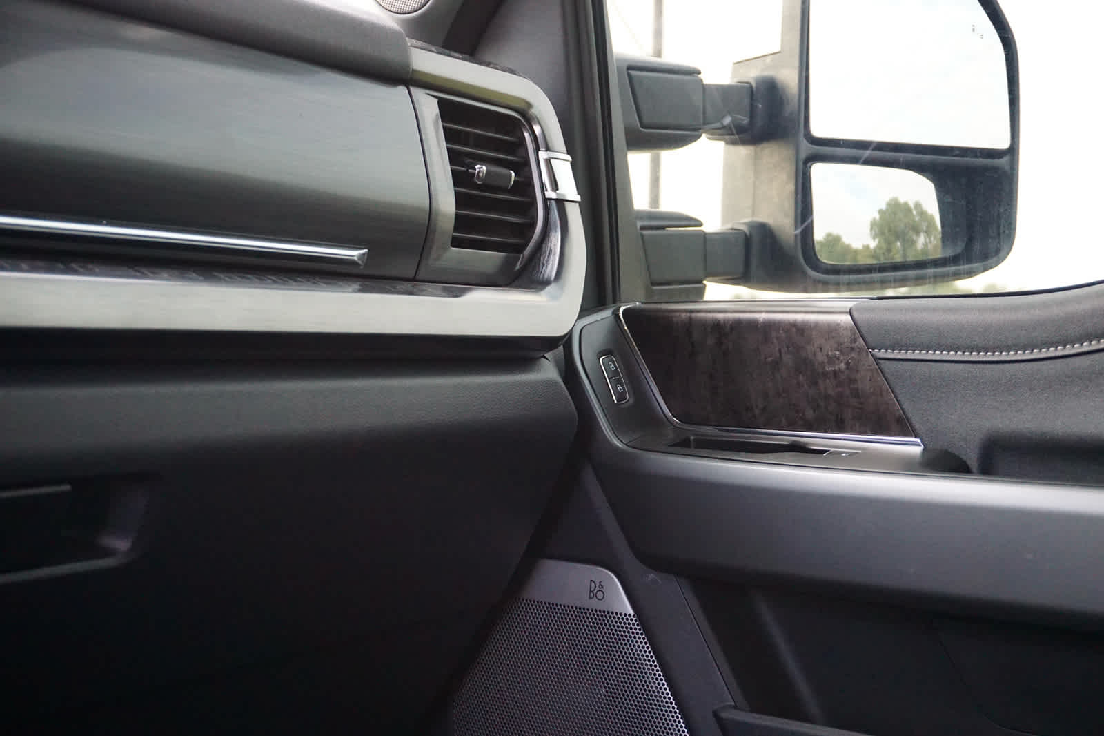 2025 Ford Super Duty F-350 DRW Pickup LARIAT