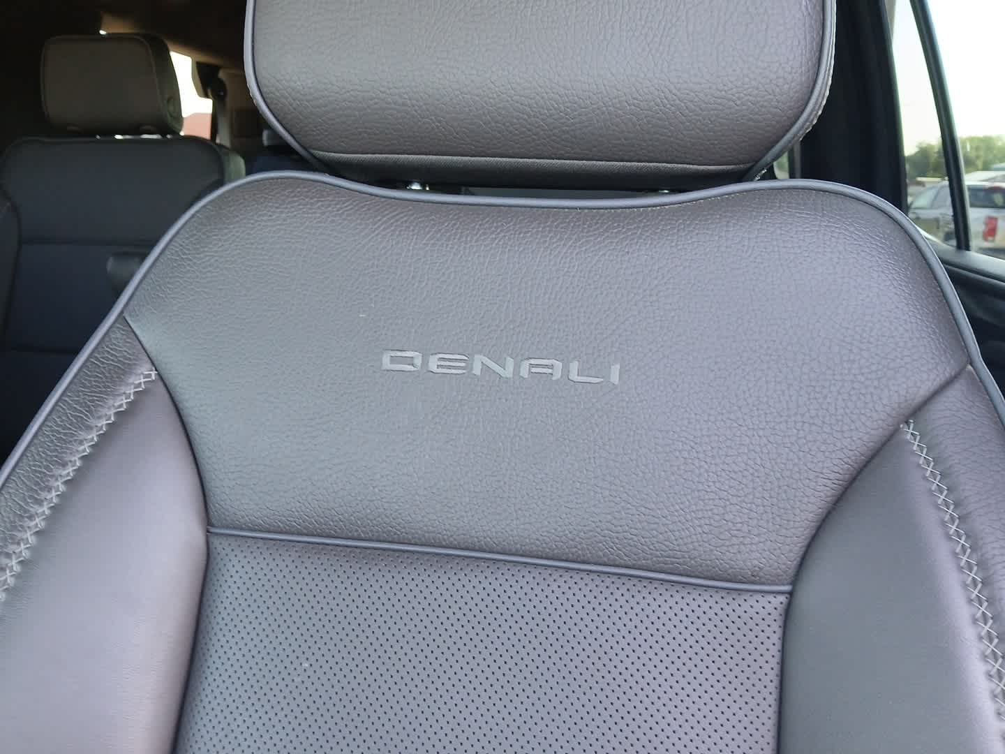 2022 GMC Yukon 4WD Denali