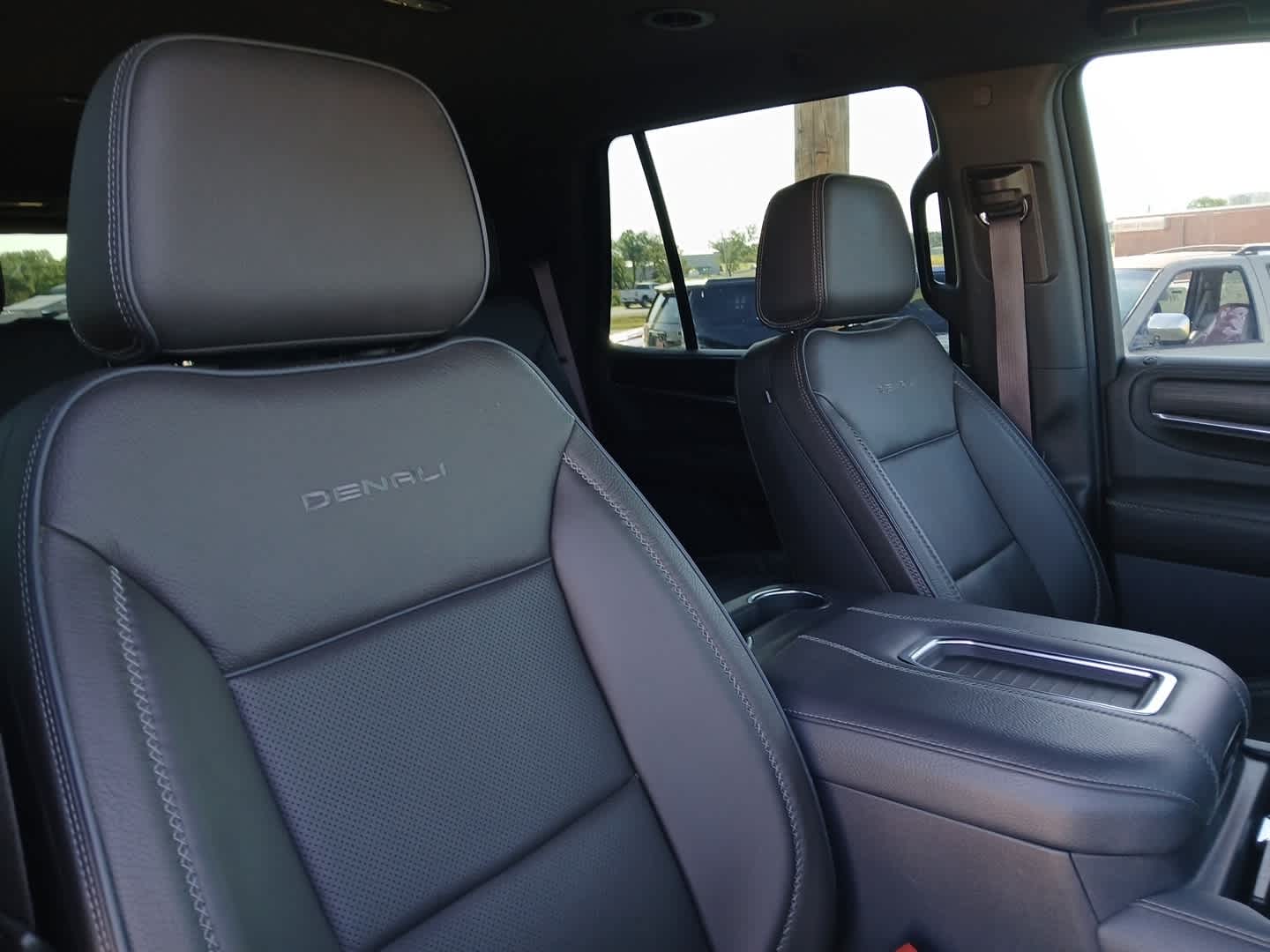 2022 GMC Yukon 4WD Denali