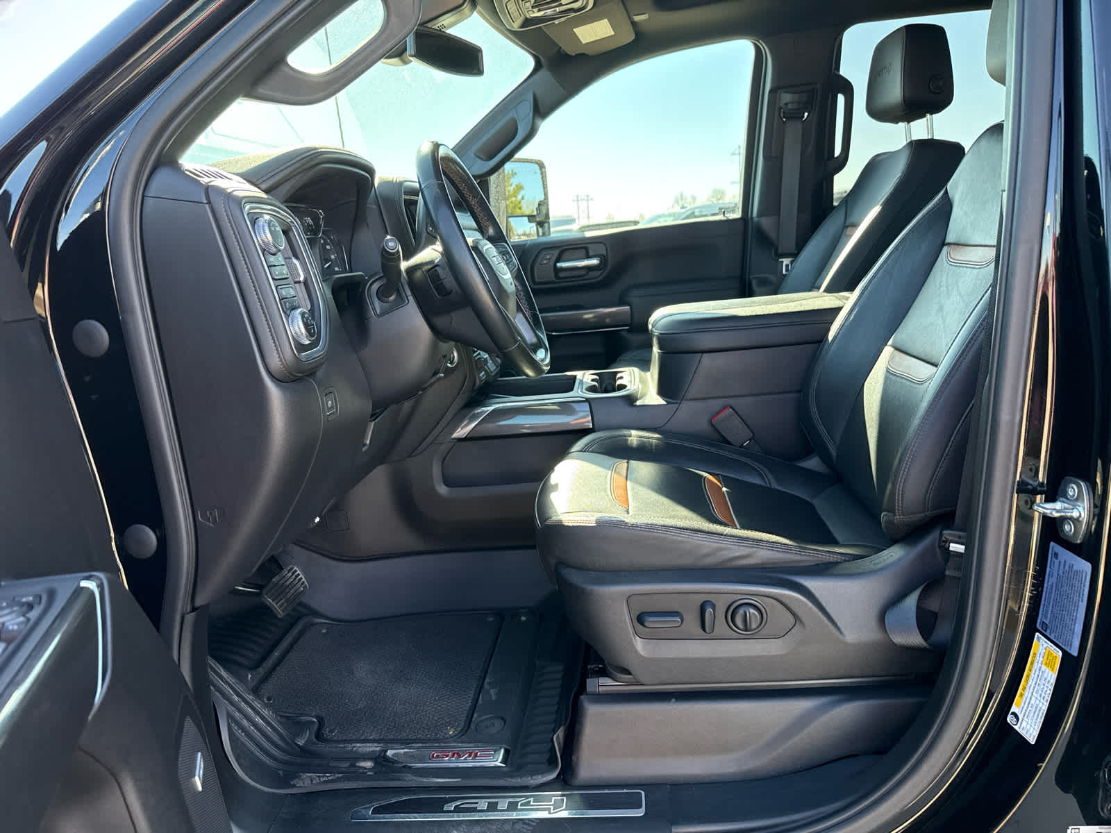 2023 GMC Sierra 2500HD 4WD Crew Cab Standard Bed AT4