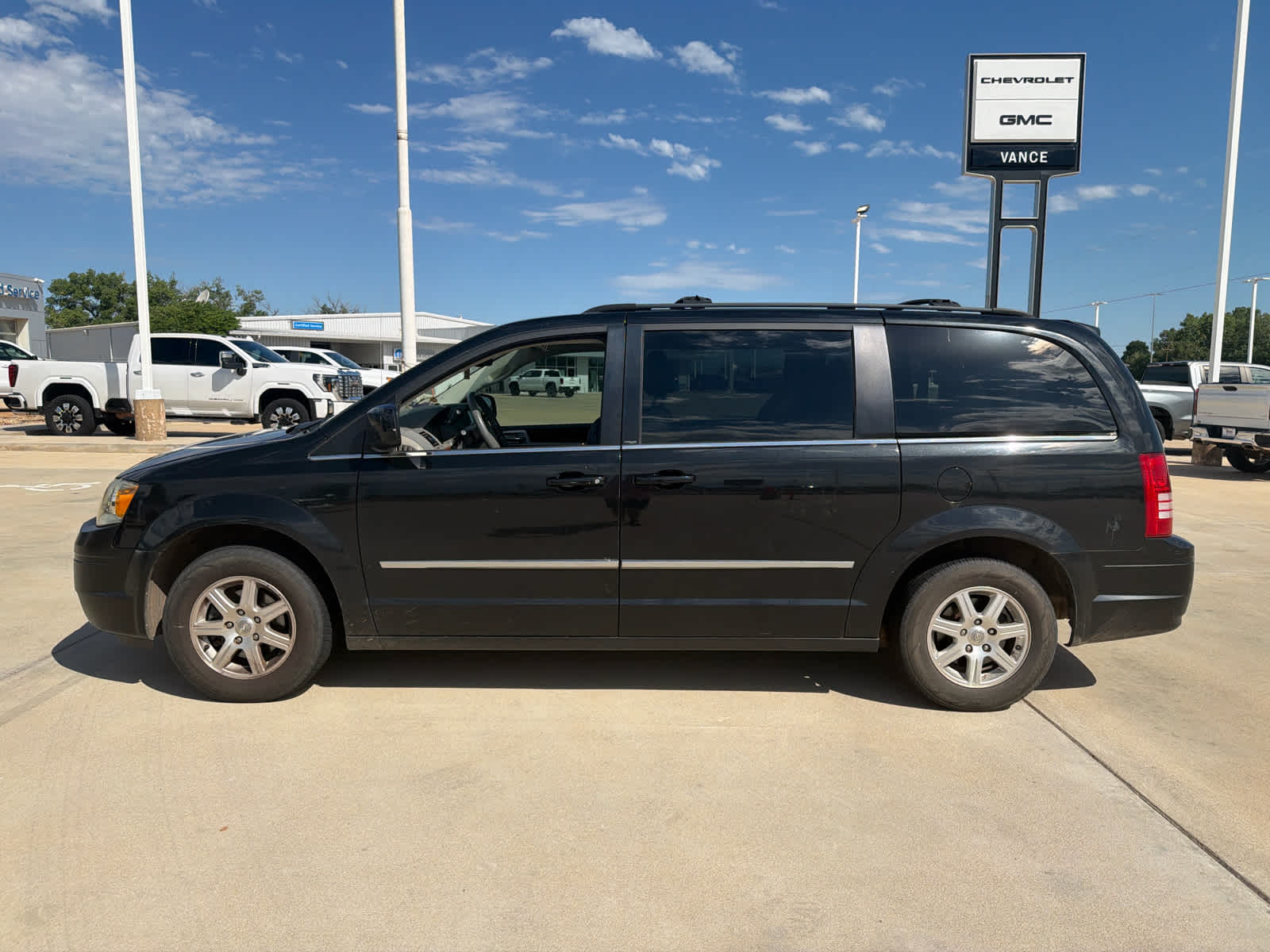 Used 2009 Chrysler Town & Country Touring with VIN 2A8HR54149R550368 for sale in Woodward, OK