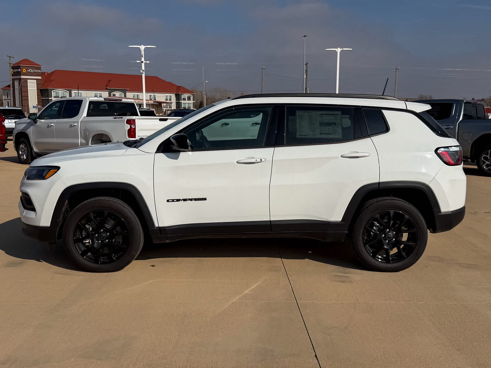 2025 Jeep Compass COMPASS LATITUDE 4X4